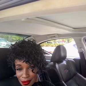 Meet your Posher, Alma